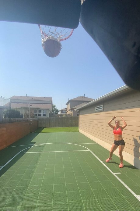 cassiebenderfitfree star nude galleries