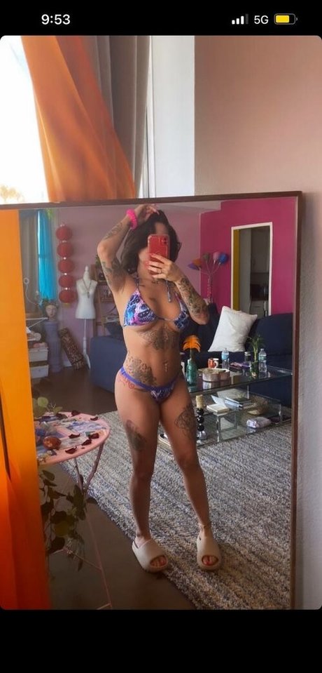 Tay Money nude model pic