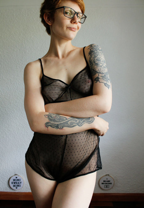 stretchykitten erotic model picture