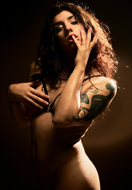 laurettavixen model sexy photos