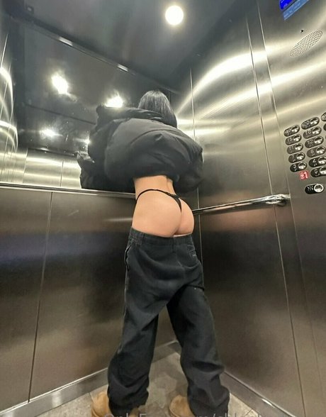 chloehodgson model naked picture