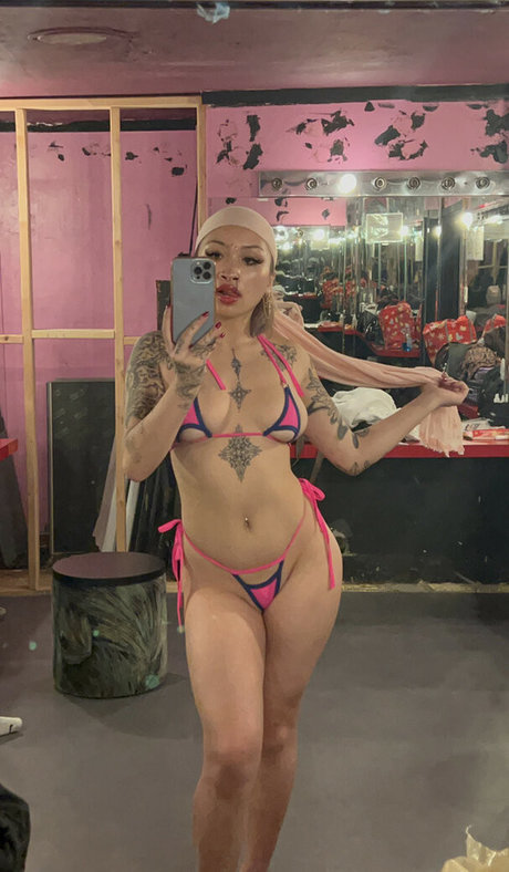 VenusMatrix nude pornstar photos