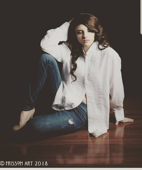 Chelsie Deville pretty model galleries