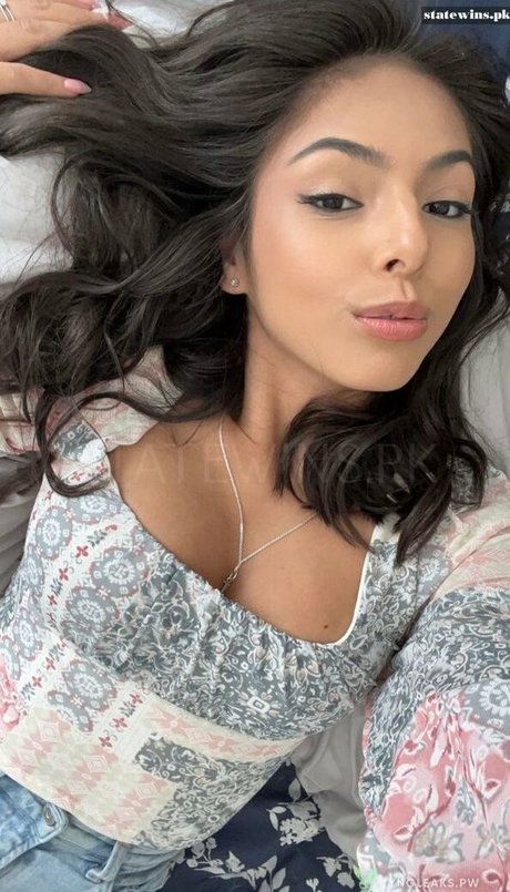 Iscely Antoriano model top img