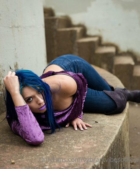 vybrantvibesofficial nudes star img