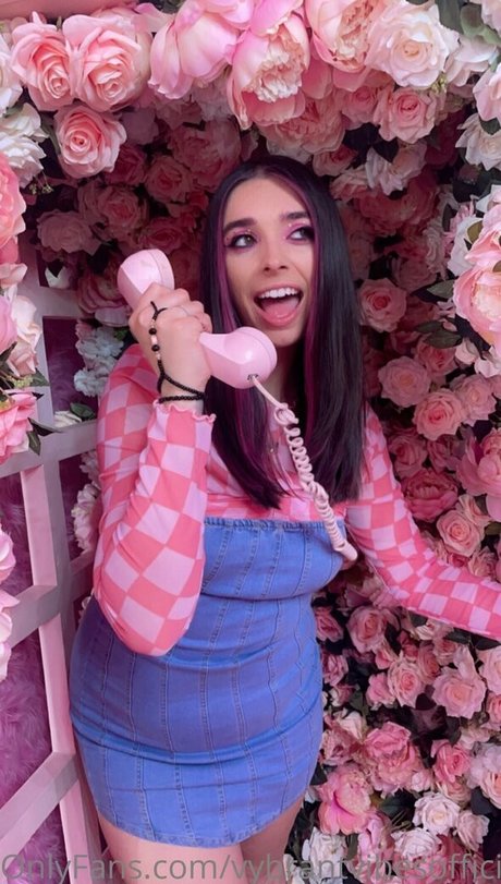 vybrantvibesofficial model beautiful picture