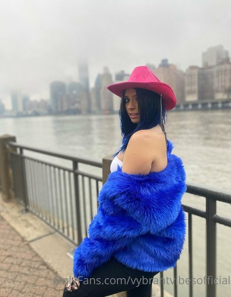vybrantvibesofficial model exclusive pic