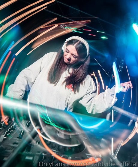 vybrantvibesofficial model pornographic photo