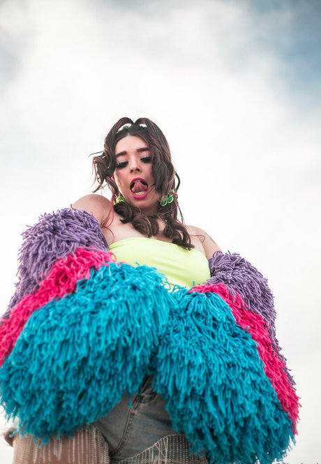 vybrantvibesofficial model free gallery