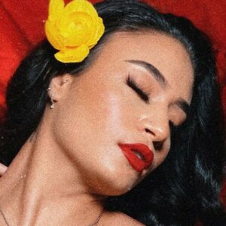 Rudemouthh nude actress pic