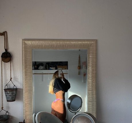 Linds Linds model hot archive