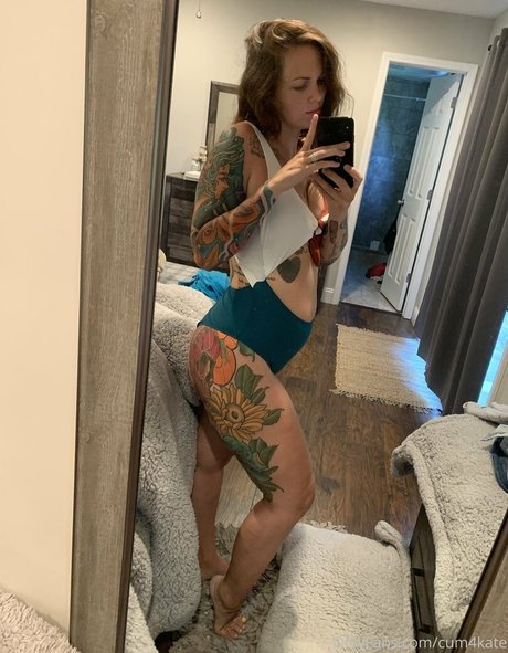 cum4kate model erotic image