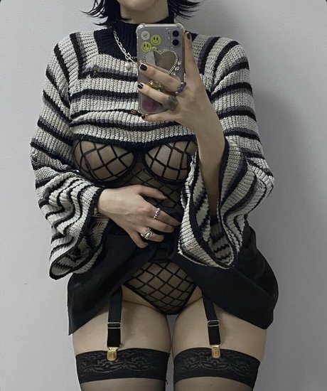 SofiaPika star nude archive