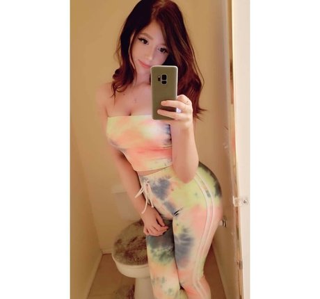 JenaUrf nude model pic