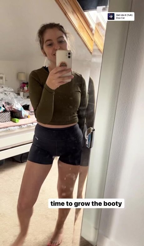 Averytinyleaf nudes star pictures