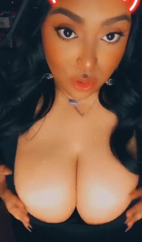 GotMilkers pretty model image