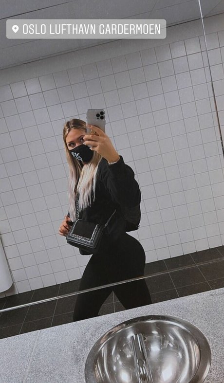 FitelenaVIP nude model pics