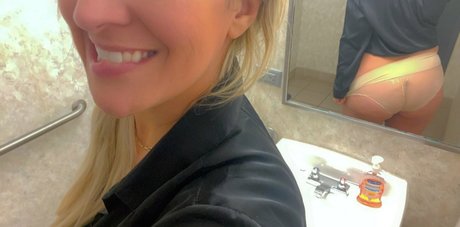 kaileykumsagain sexy pornstar galleries