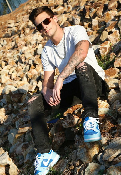 maxpriceofficial naked model pics