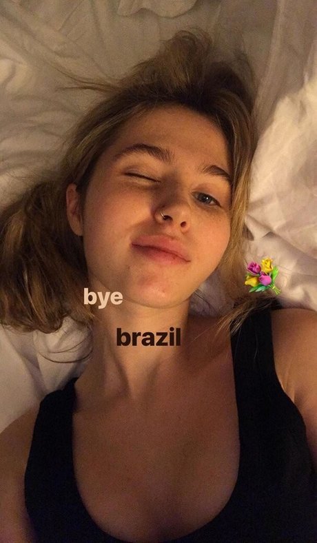 Clairo model nude pics