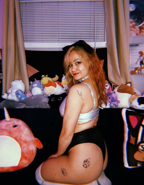 BassKitten exclusive model pic