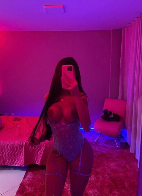 Twaylaventi star erotic photo