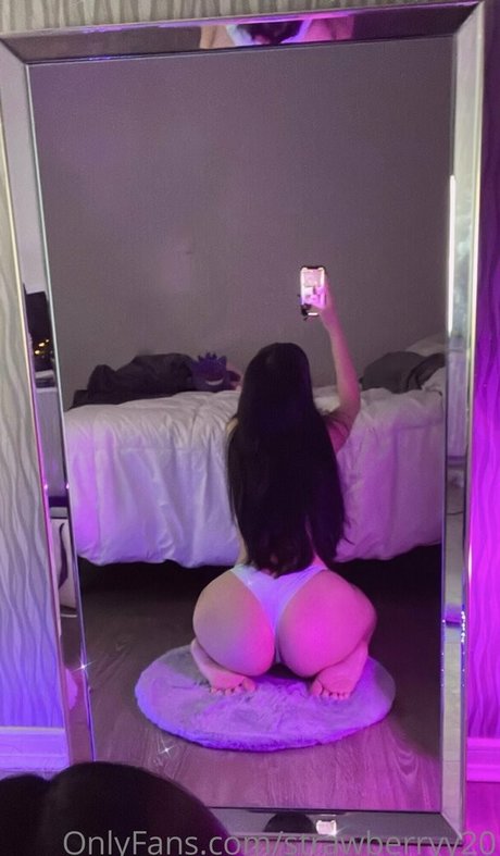 Strawbxrryy1 model pretty image