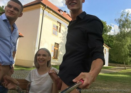 charliedeanporn model hot image