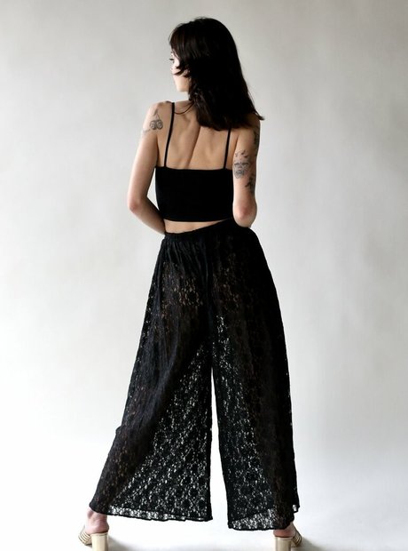 Aynsleigh Escher model adult pic