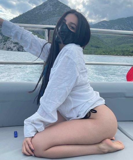 tenderlybae model nude pics