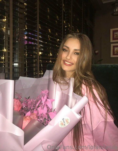 lolalolasss high quality model image