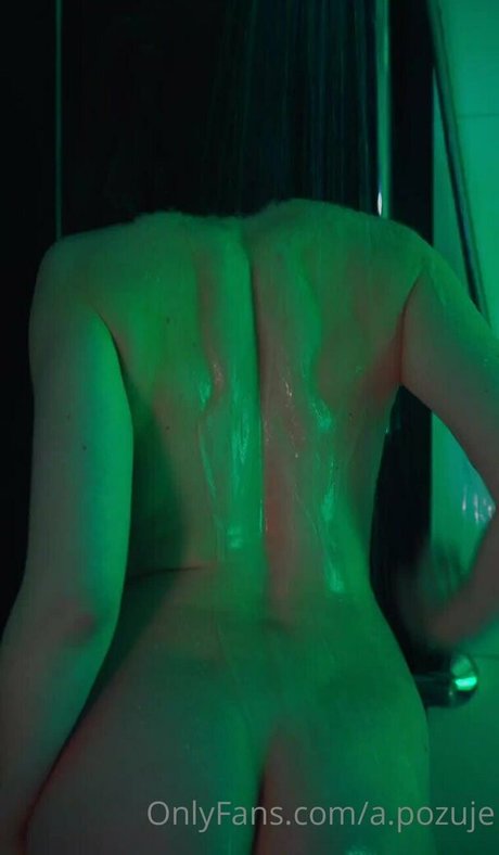 a pozuje art star pics