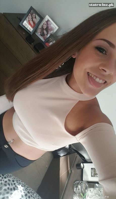 Toni Paras nude star img