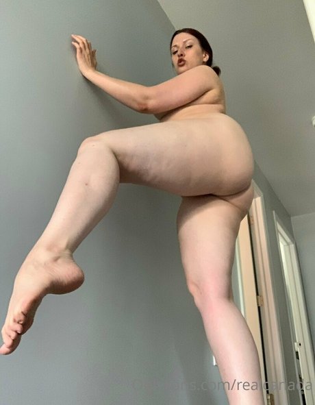 realcanadaali model naked image