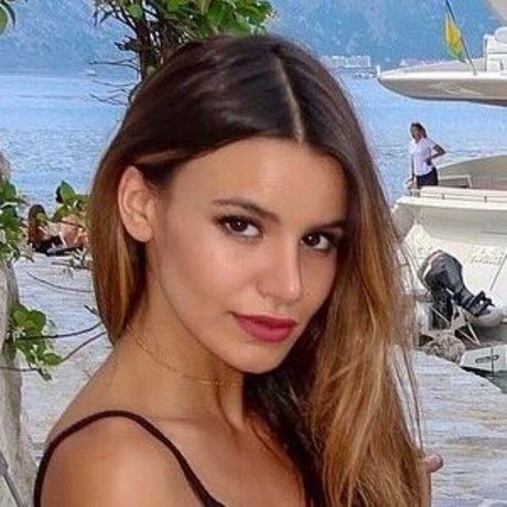 Madison Reed sexy actress photo