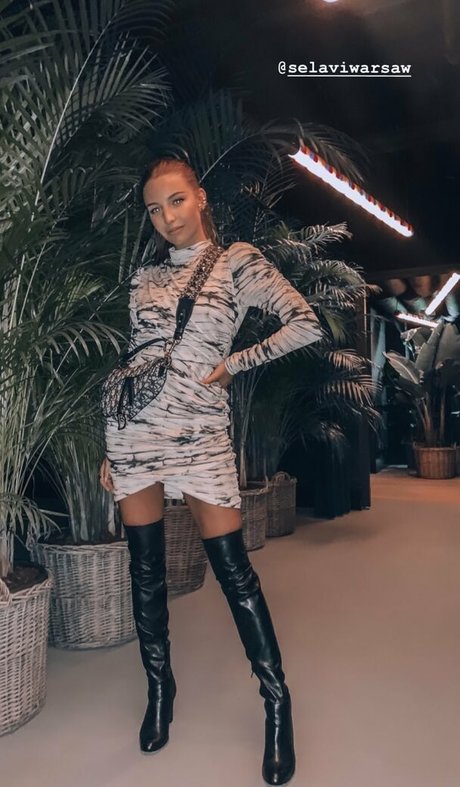 Julia Wieniawa erotic actress archive