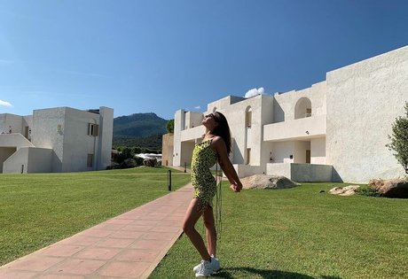 Julia Wieniawa Profile pic