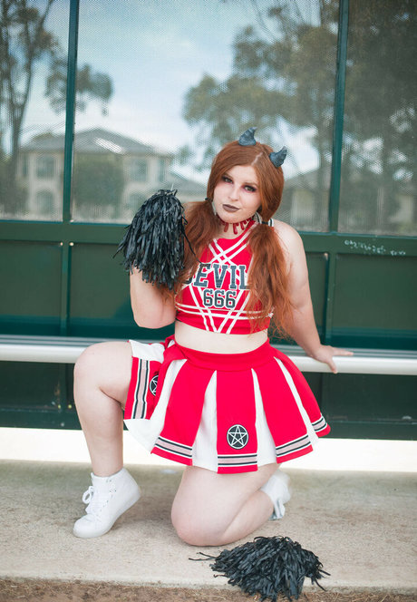 MaddicMaddy pornstar naked photos