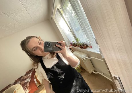 chubbynixiesin model naked galleries