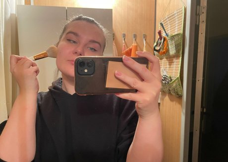 chubbynixiesin hot model pic