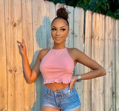 Breann Llewelyn model nude pics