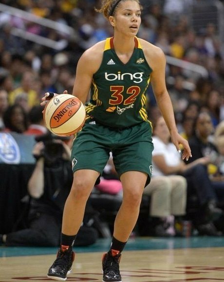 Alysha Clark star art img