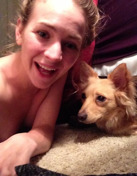 Britt Robertson hot actress galleries