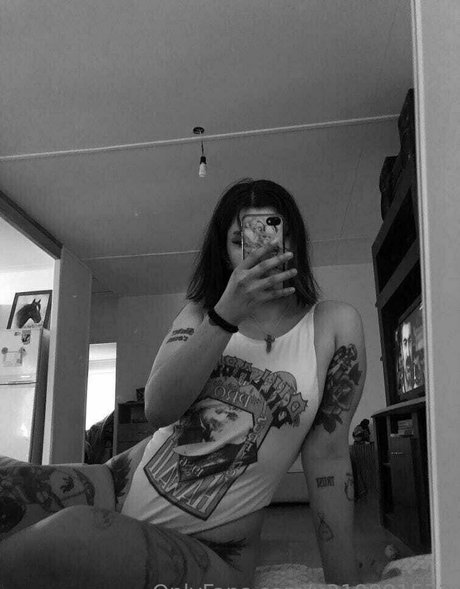 lola deinnn nude actress galleries