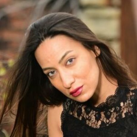 Nurdan Paksoy perfect model picture