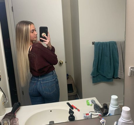 Royal Papaya pornstar art pics