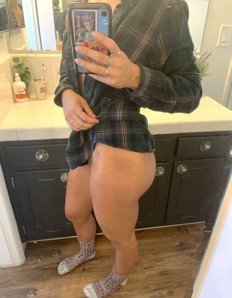 Mia Mae naked model photo