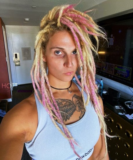 Hottrayne star xxx pics