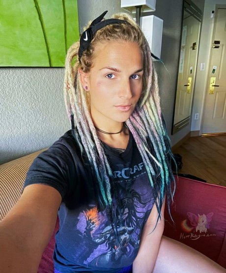 Hottrayne beautiful actress pic