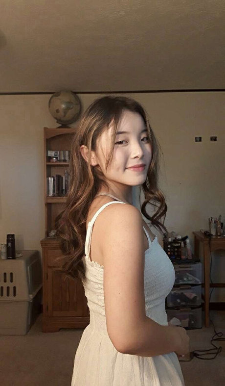 Jess kim exclusive star photos